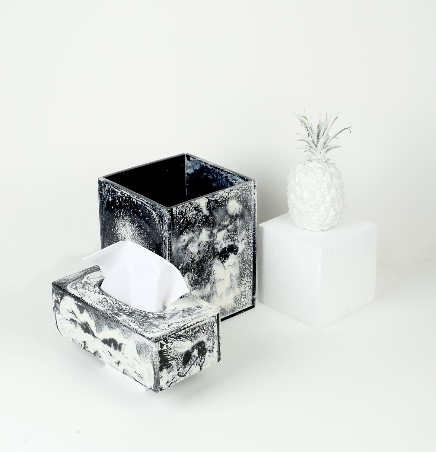 Black & White Resin Tissue Box