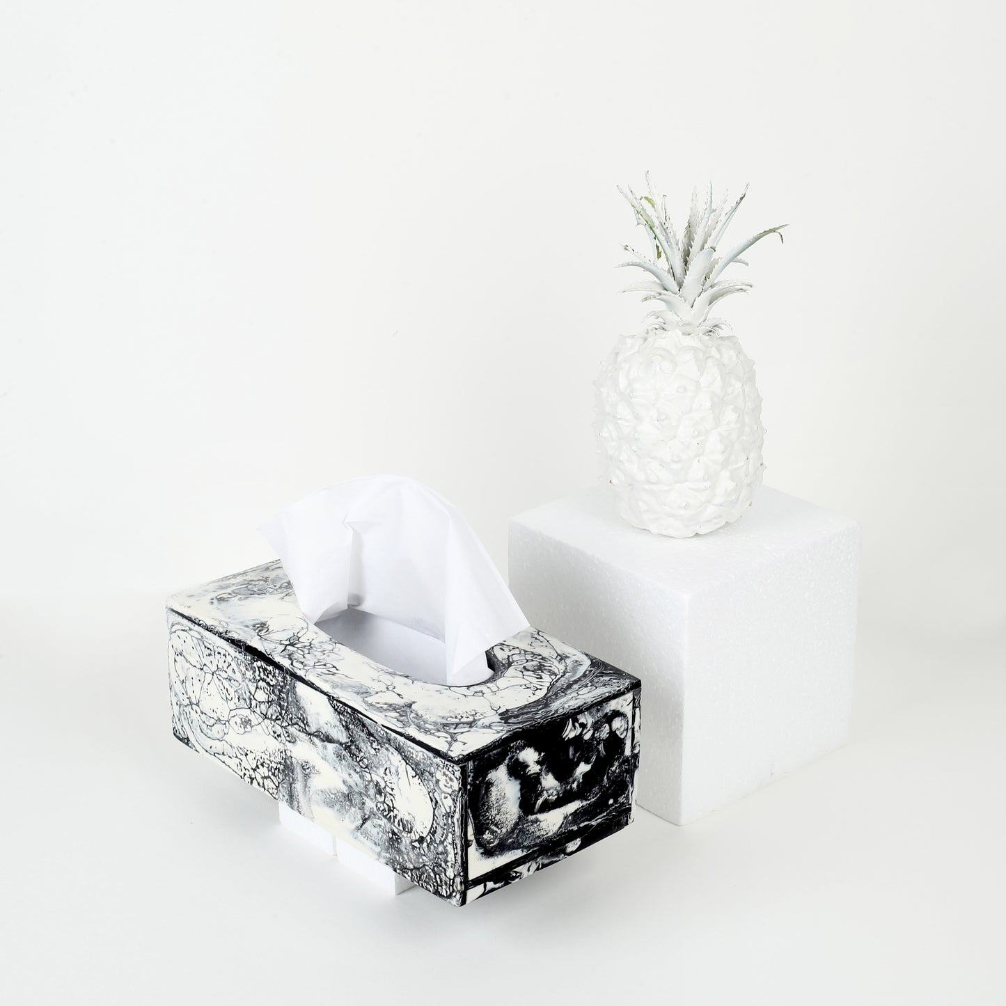 Black & White Resin Tissue Box
