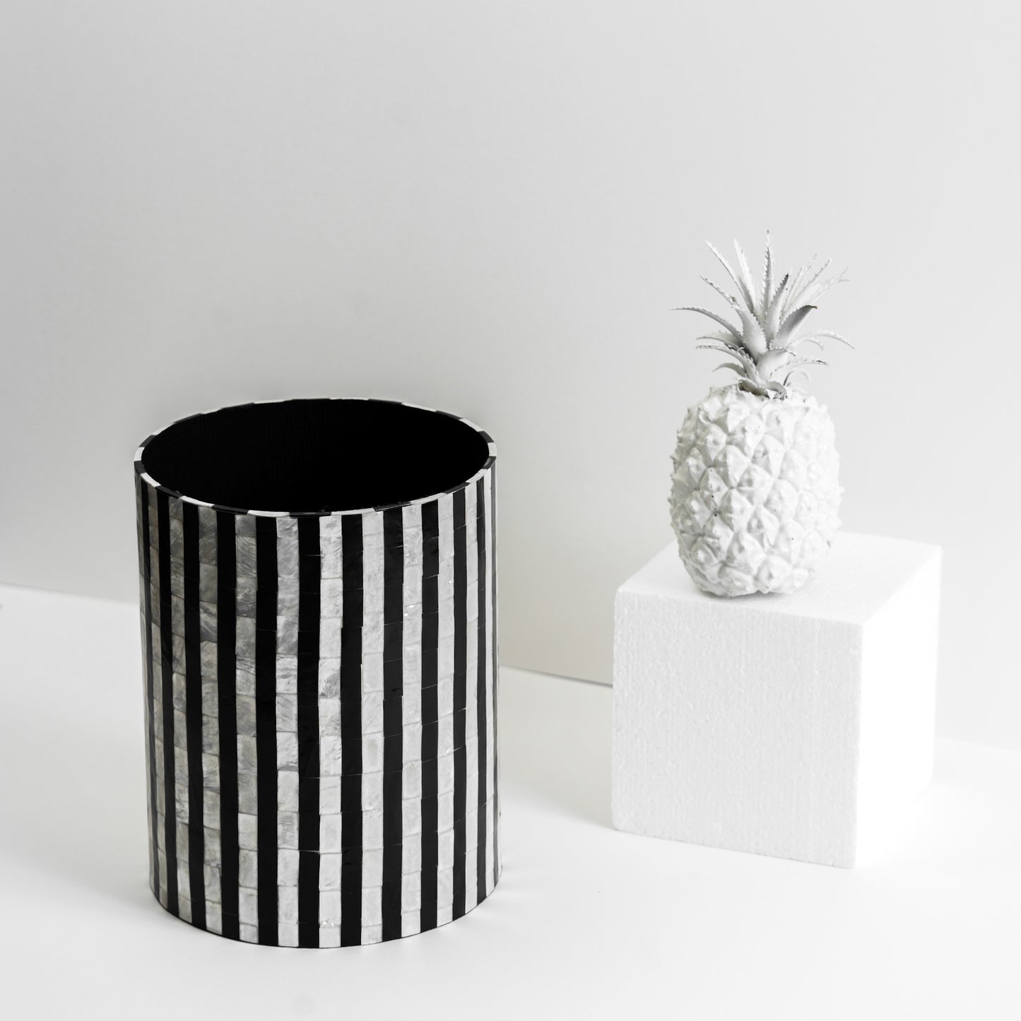 Black & White Set of Matching Trash Bin, Tissue Box & Tray