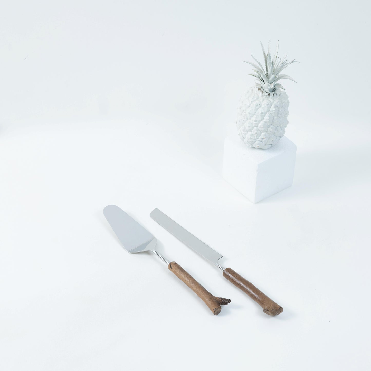 Set of 2 Stainless Steel x Wood Cake Slicers