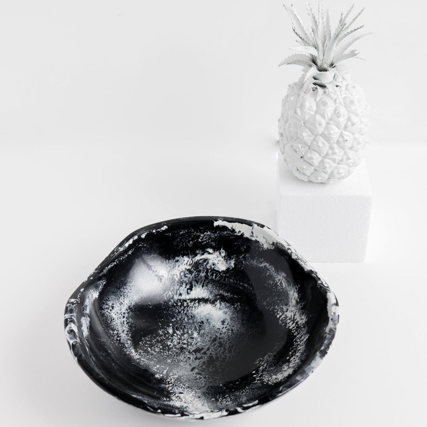 Black & White Resin Bowl - Medium